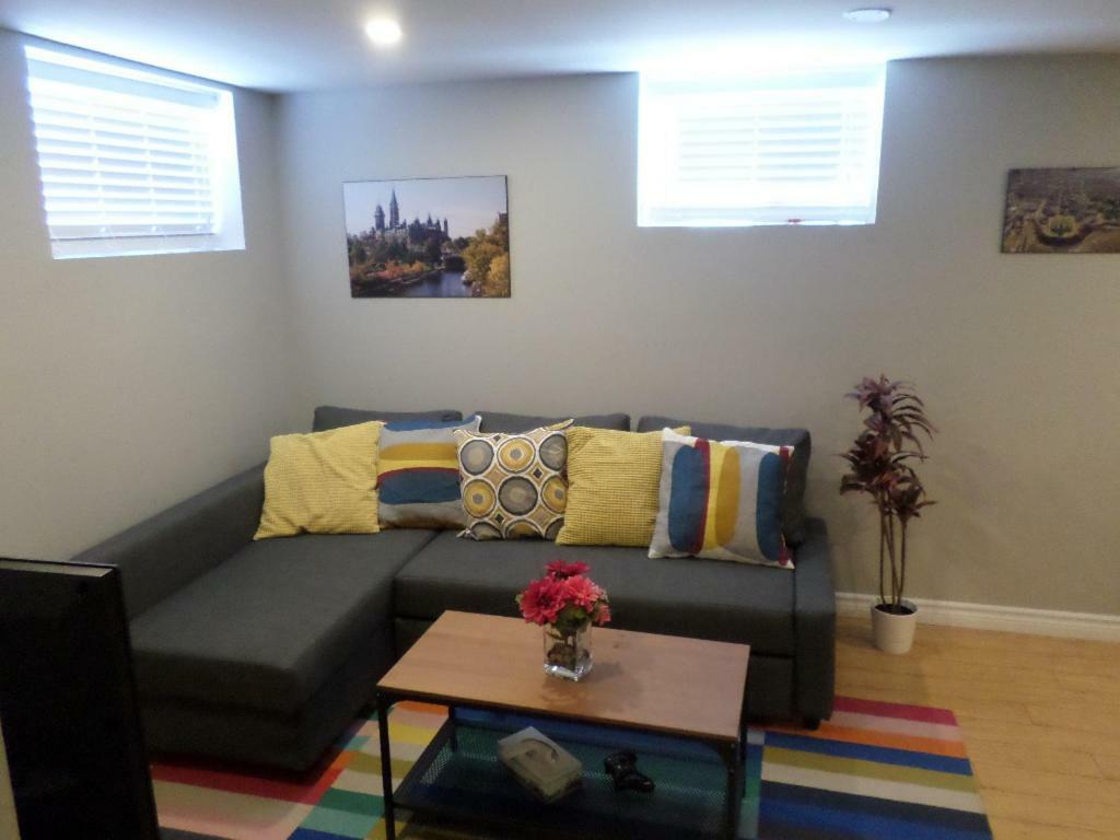 Fantastic And Modern Downtown 1-Bed Basement Apt., Parking Wi-Fi And Netflix Included Ottawa Exteriér fotografie