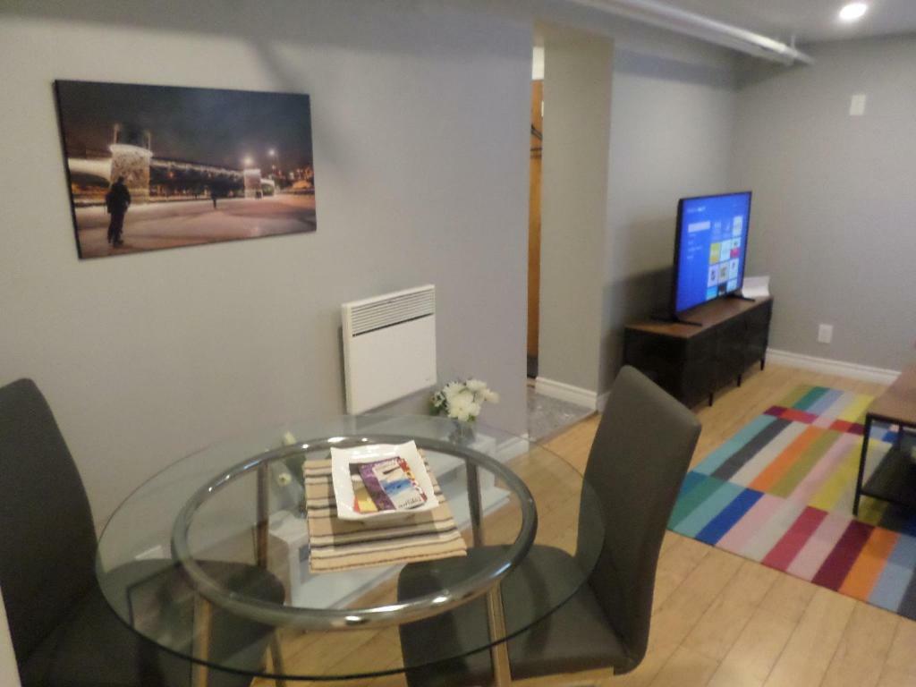 Fantastic And Modern Downtown 1-Bed Basement Apt., Parking Wi-Fi And Netflix Included Ottawa Exteriér fotografie